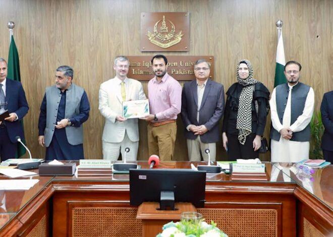 روسی سفیر البرٹ خوریف کی آلما اقبال اوپن یونیورسٹی میں روسی زبان کورس کی تکمیل پر تقریب میں شرکت